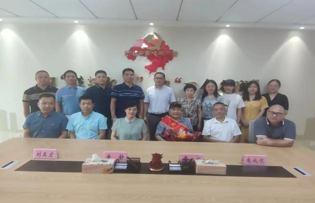 市直機關工委舉辦“八一”慰問座談會暨雷火同志榮退儀式